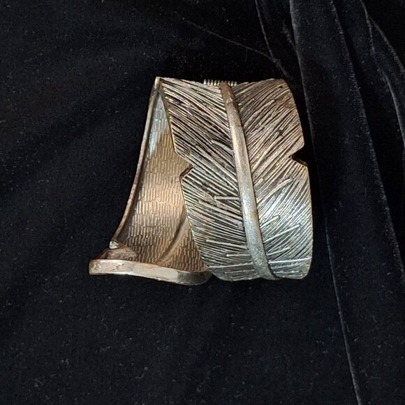 Vintage Silver Tone Feather Hinged Cuff Bracelet Versatile Boho Artisan-style - Picture 3 of 9